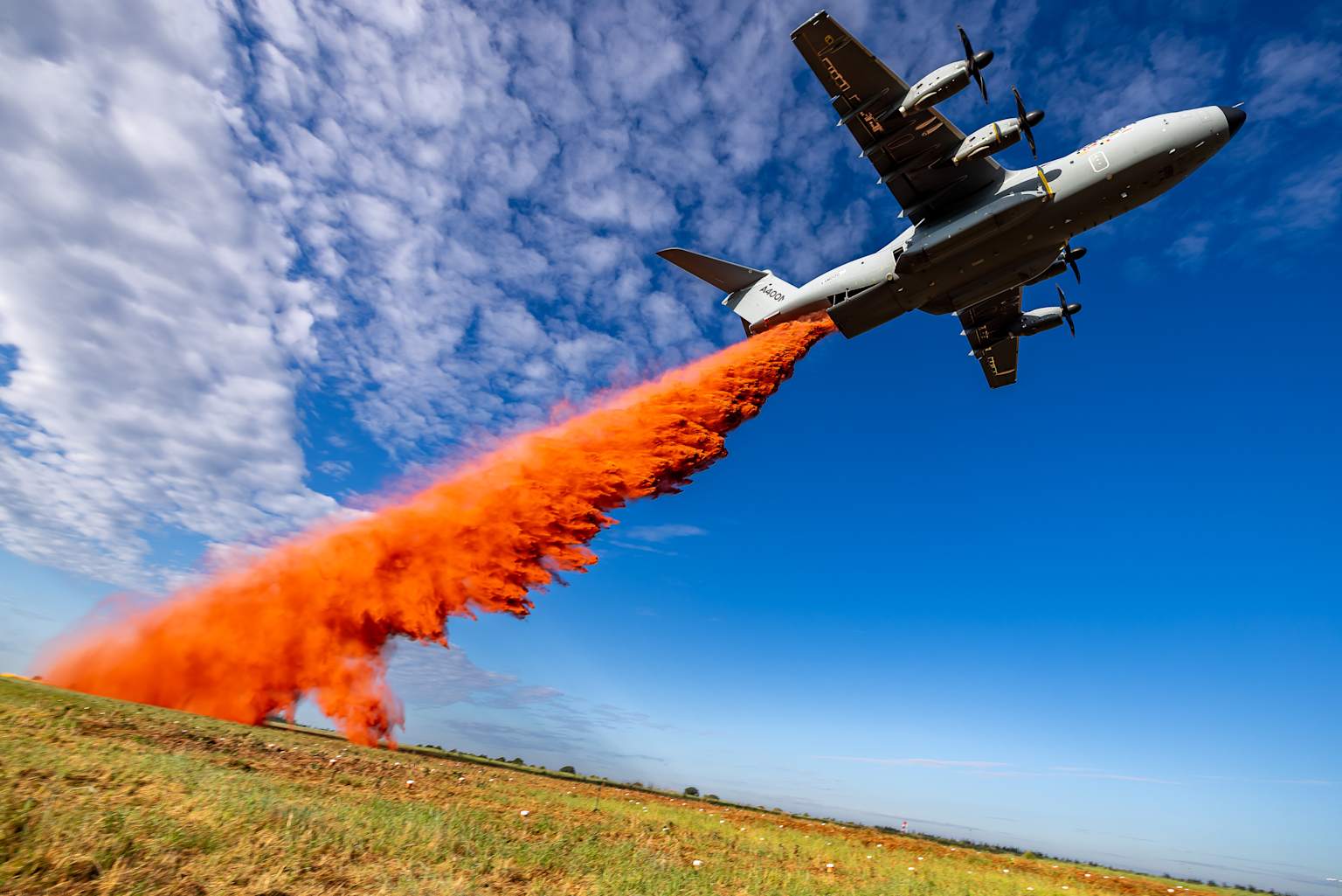 Demonstration of the A400M firefighting drop kit