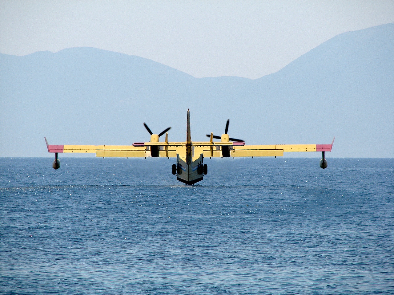 Canadair refilling at sea