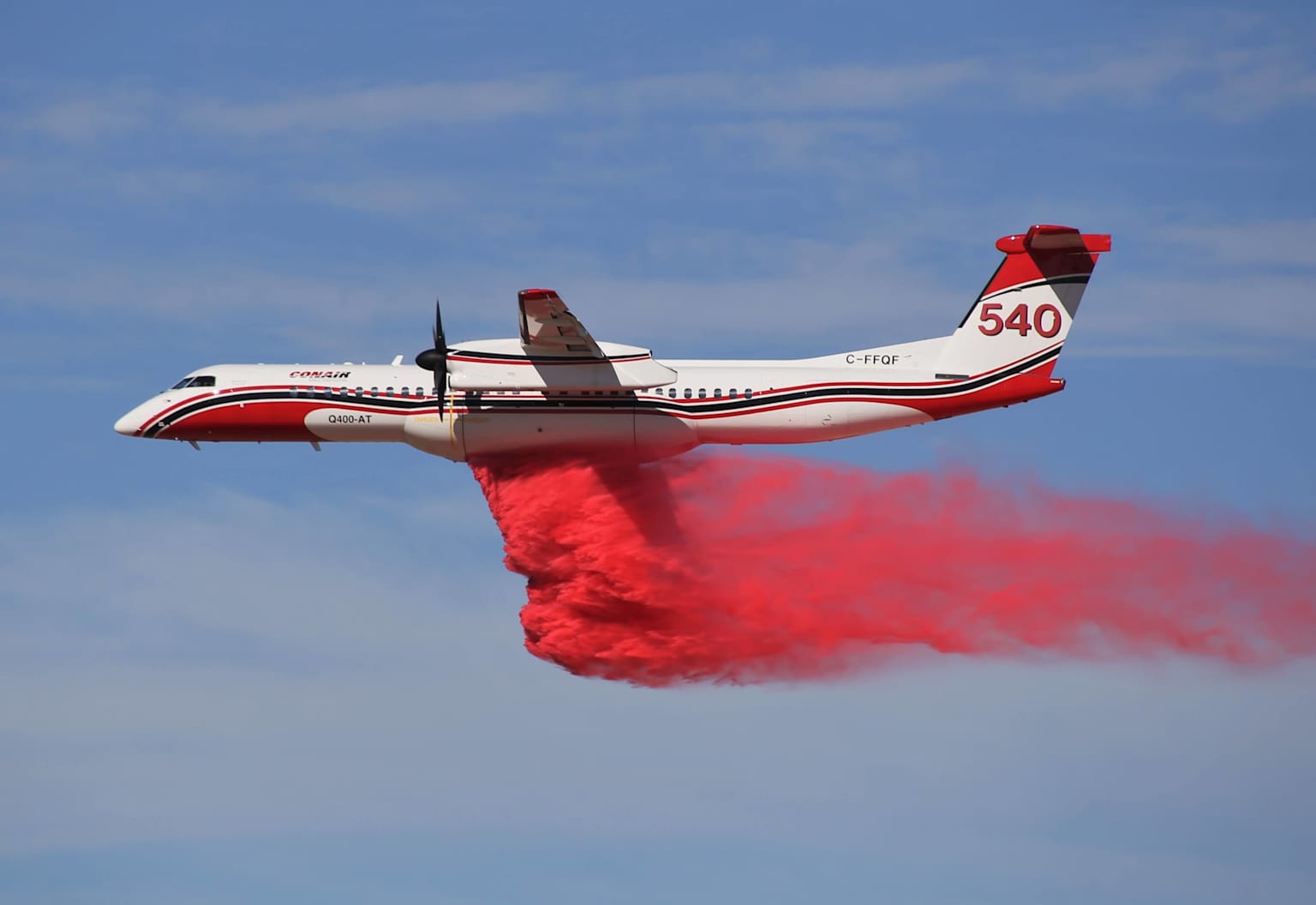 Dash 8 dropping retardant in France