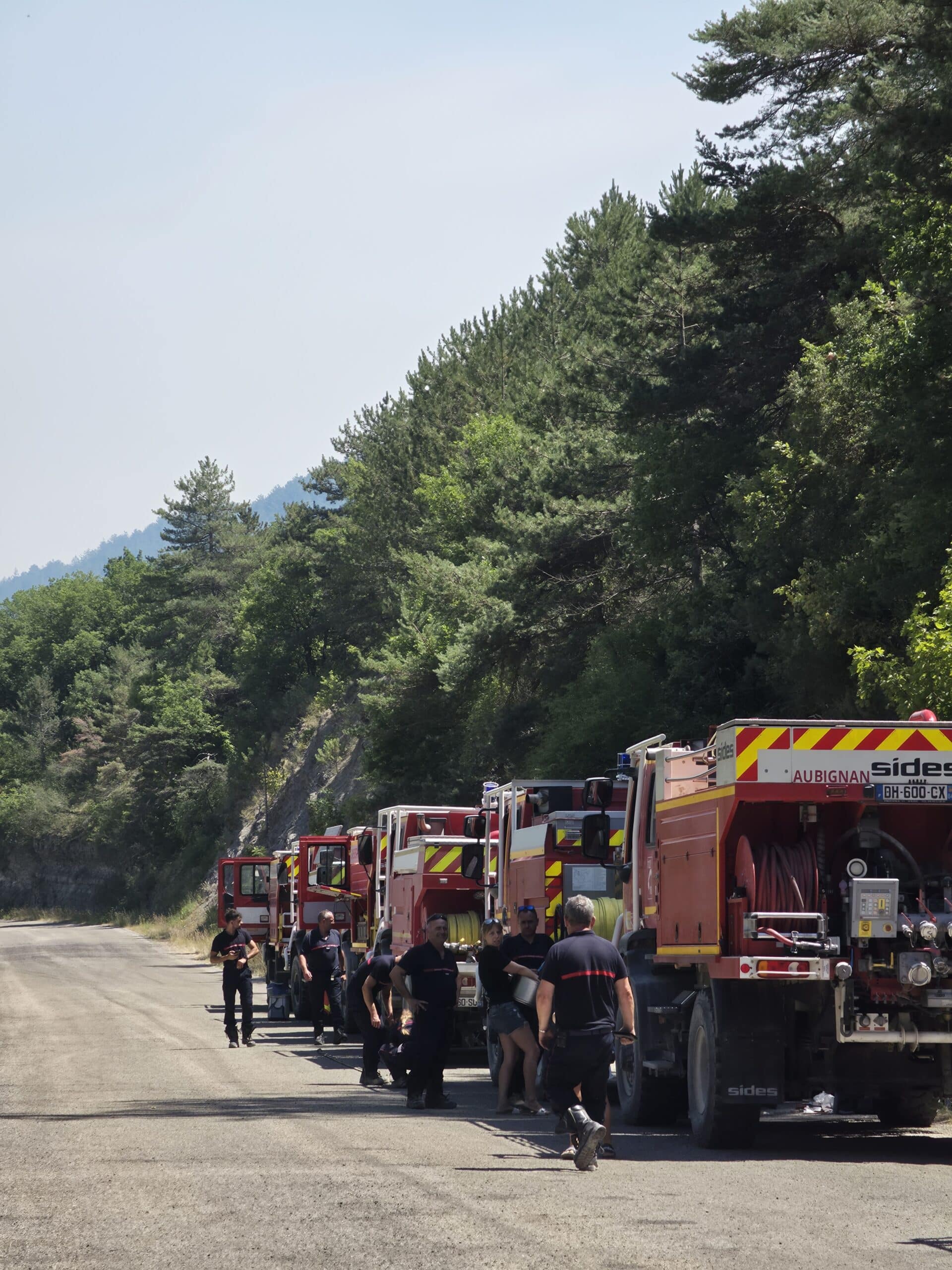 SDIS 26 fire engines confronting the Die fire in the Vercors, 2026